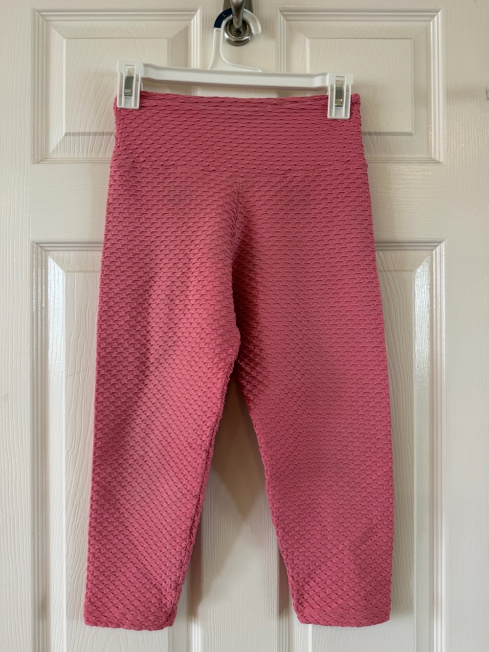 Booty by Brabants Pink Croco Skin Cropped Textured Leggings